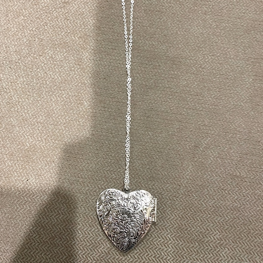 24” clasped heart locket necklace
